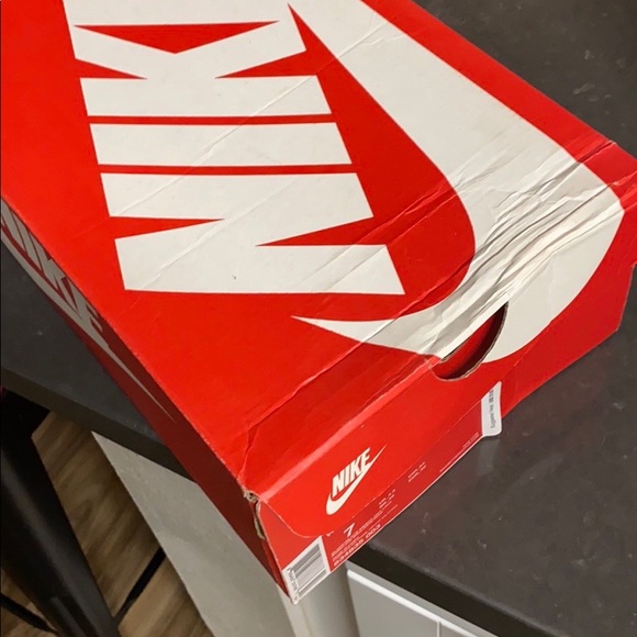 WMNS Nike Air Huaraches - Picture 4 of 8